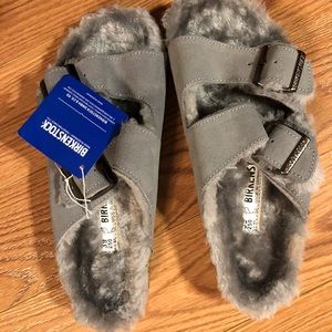 NWT Grey Fuzzy Birkenstock sandals. Size 8